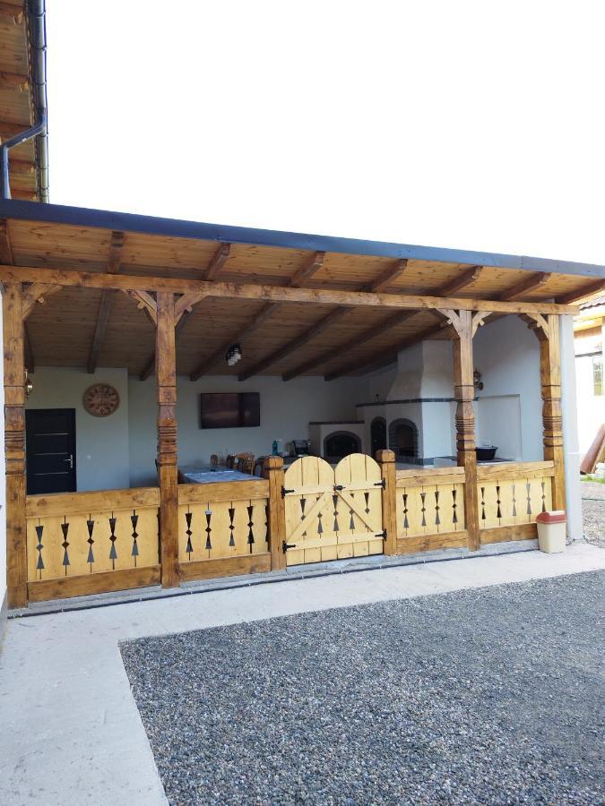 Casa de lângă pădure Hotel Sighetu Marmaţiei Exterior foto