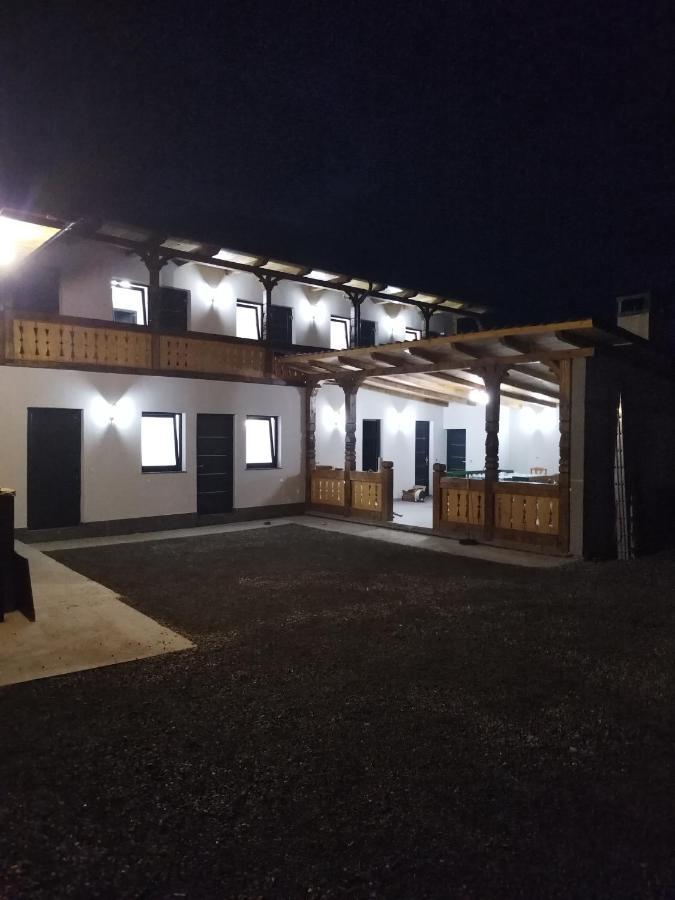 Casa de lângă pădure Hotel Sighetu Marmaţiei Exterior foto